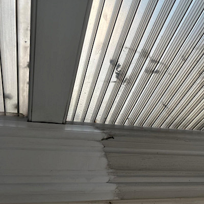 Before and after of this conservatory clean by the MF team